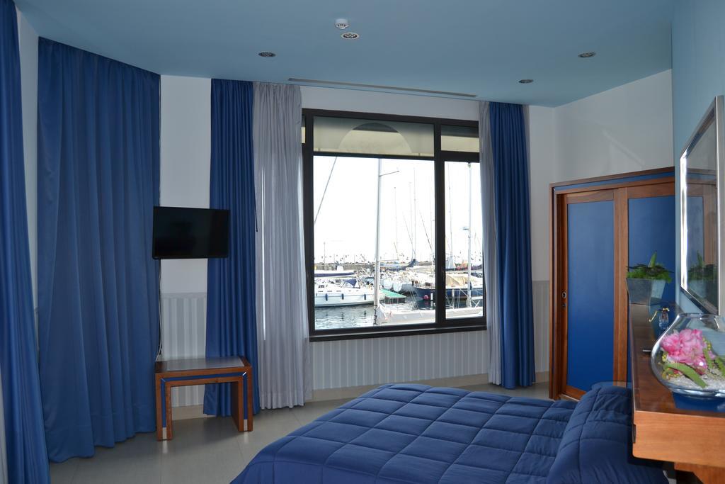 Hotel Transatlantico Napoli Camera foto